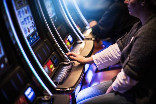 Fa Cai Shen Deluxe live-dealer studio with professional blackjack table and multilingual dealer